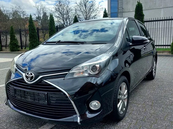 toyota yaris Toyota Yaris cena 41900 przebieg: 107000, rok produkcji 2015 z Radom